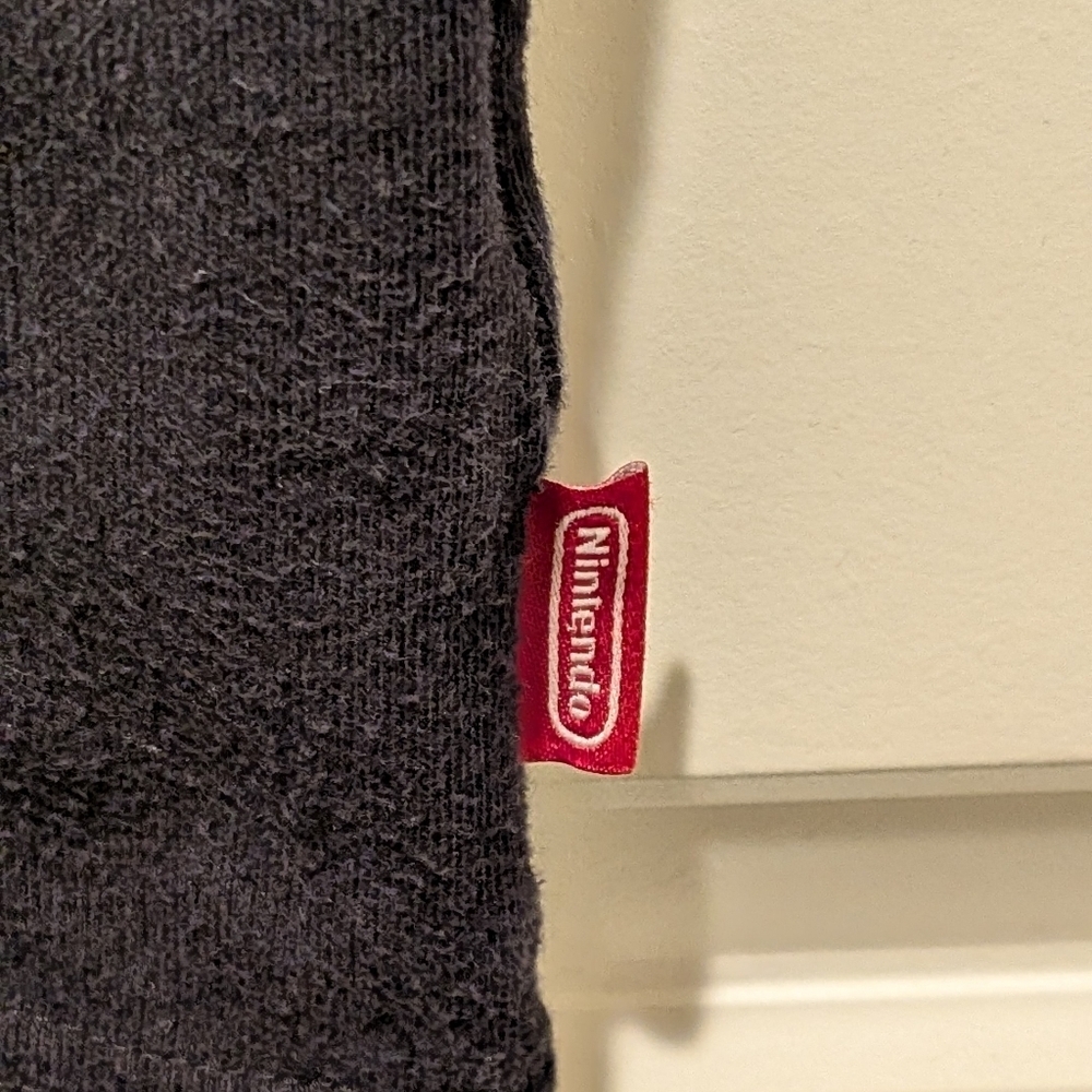 3/$30 Uniqlo x Legend of Zelda XS Nintendo Embroidered Design Competition Tee - Picture 6 of 7